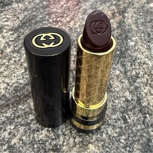 Gucci Rich Lipstick - Dark Romance New - Swatched